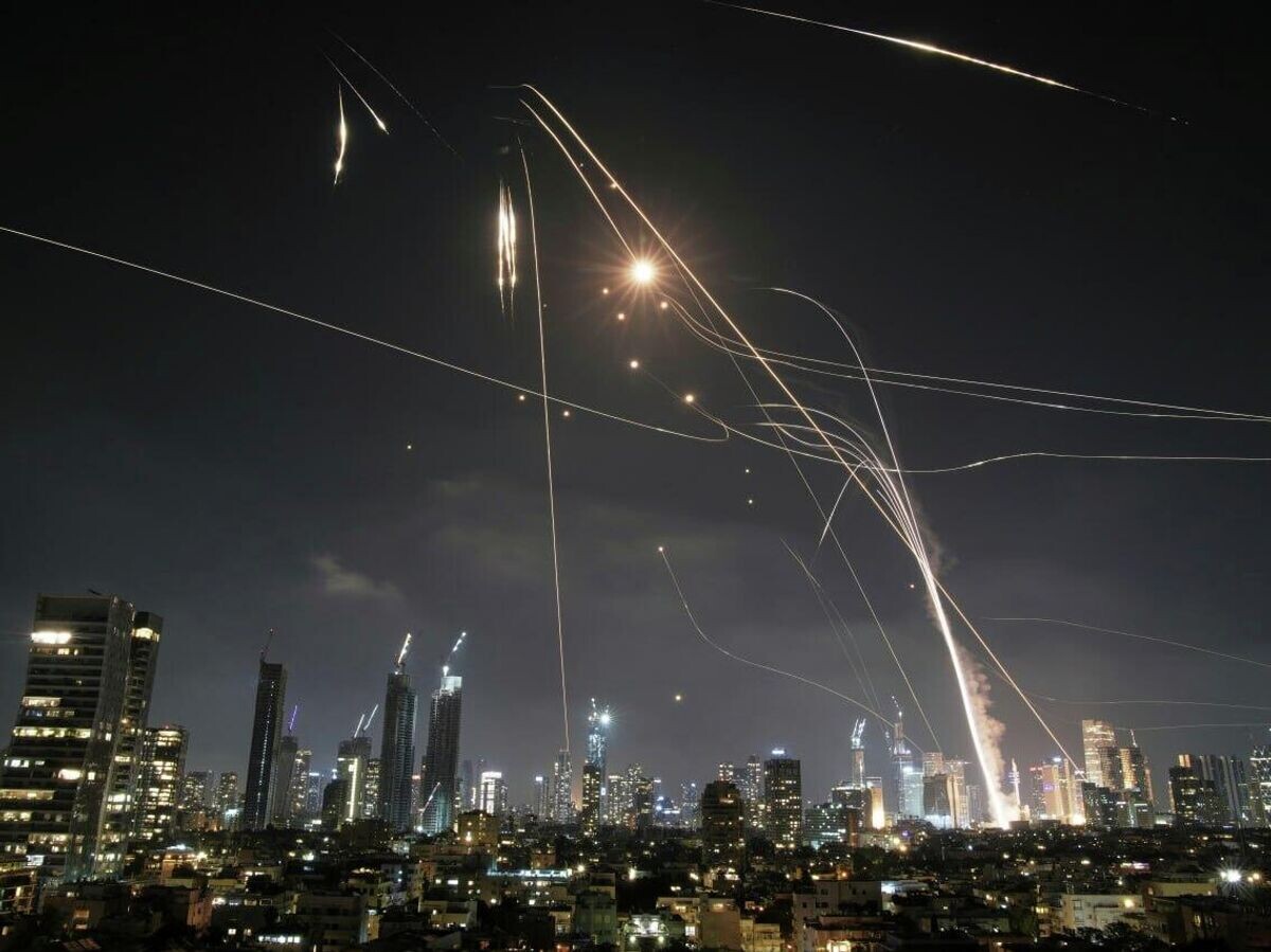    Системы ПВО Израиля отражают ракетную атаку Ирана на Тель-Авив | © AP Photo