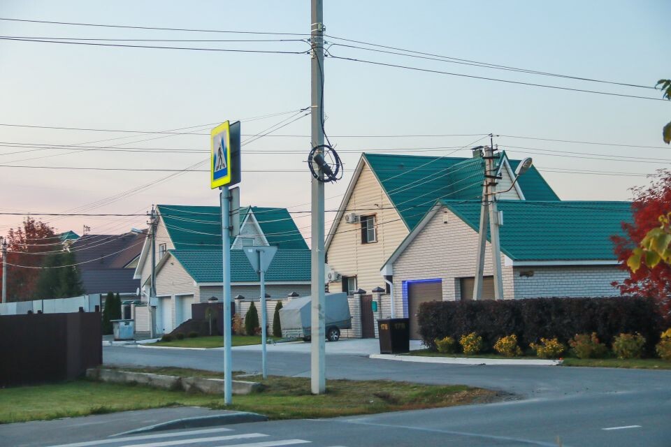    Улицы поселка Солнечная поляна в Барнауле. Октябрь 2024 года. Источник: Виталий Барабаш