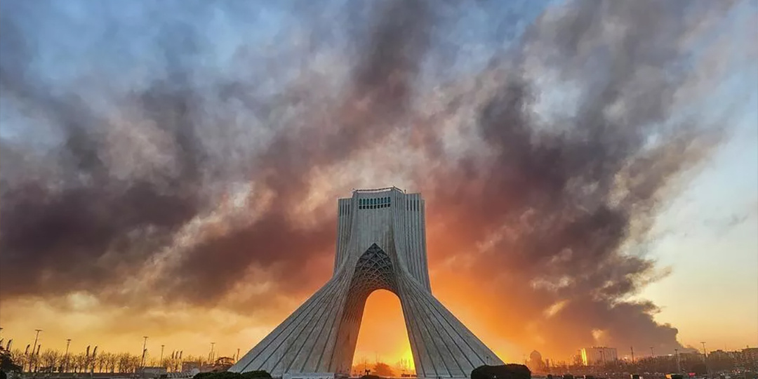 «Сравнять с землей»: Пентагон перешел к тотальному уничтожению ракетных заводов Ирана