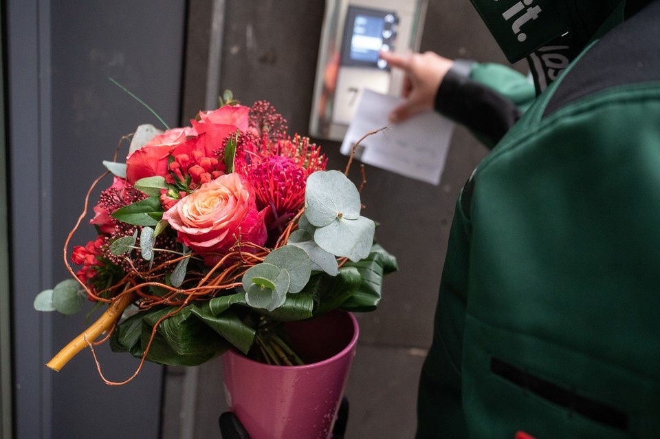    Депутат Немкин перечислил схемы мошенников перед 8 марта GLOBAL LOOK PRESS