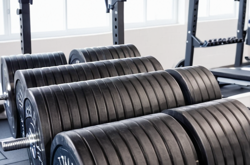 Олимпийский W-образный гриф: для каких упражнений он предназначен и его преимущества