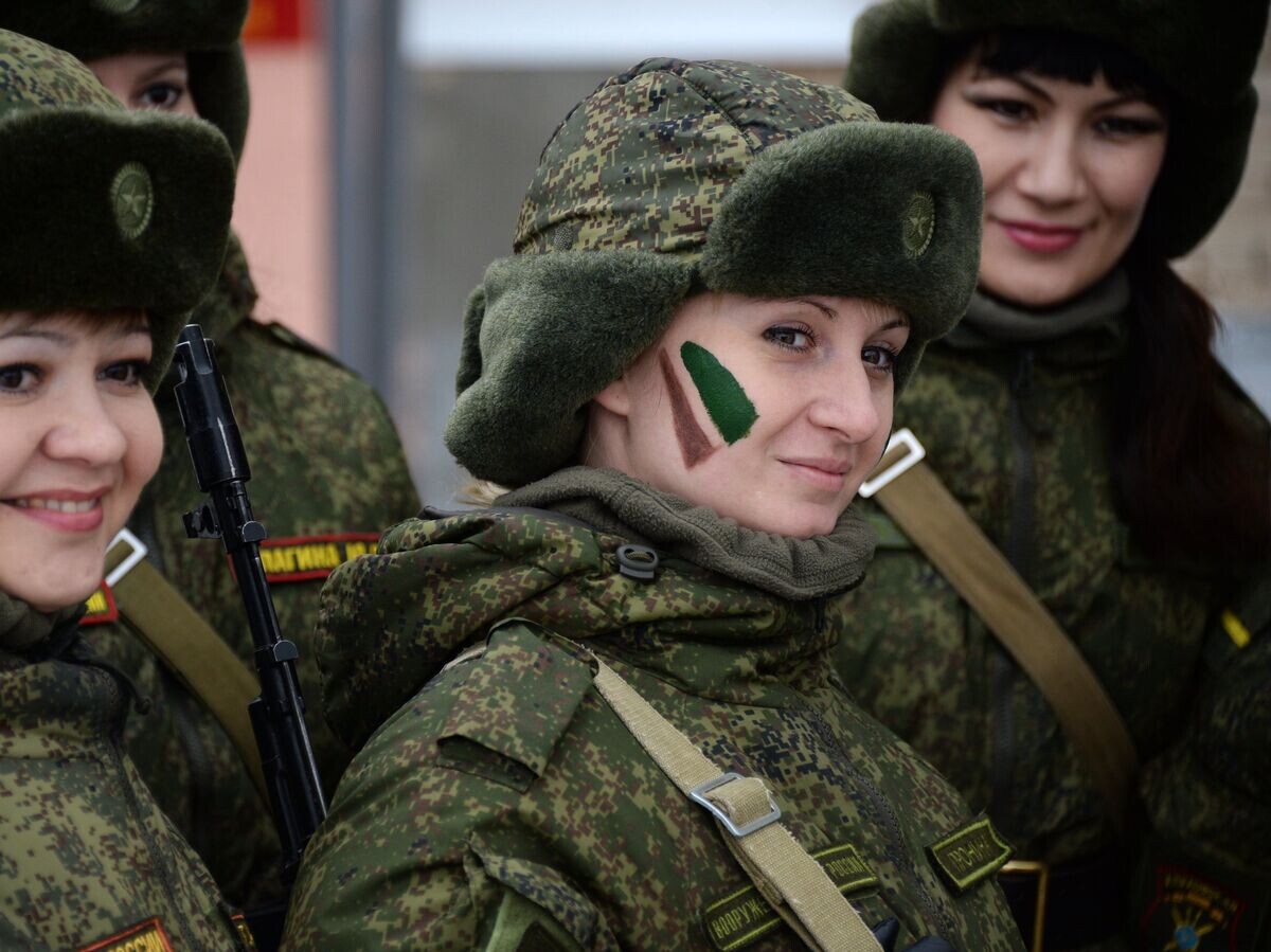    Конкурс для женщин-военнослужащих "Макияж под камуфляж" в Переславле-Залесском | © РИА Новости / Михаил Воскресенский