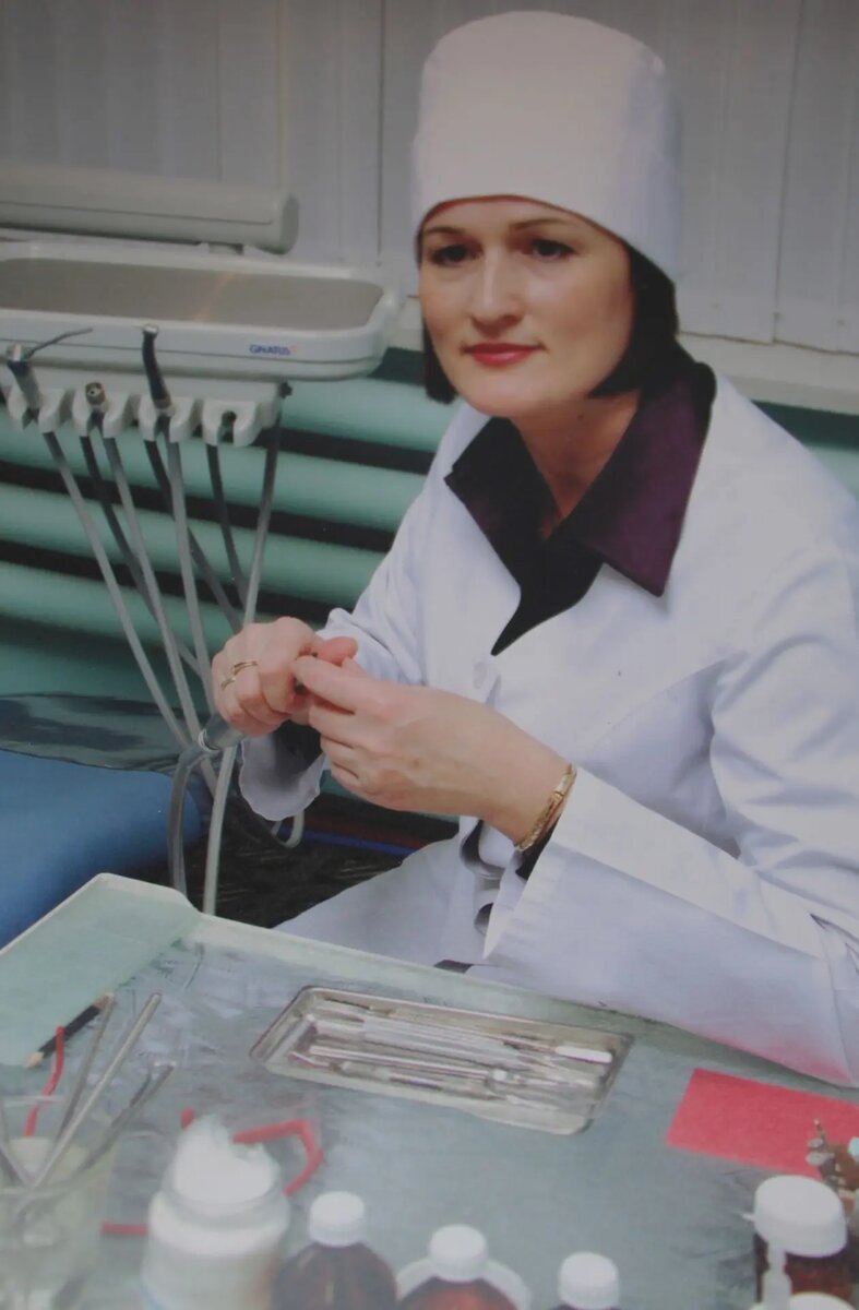 На рабочем месте в стоматологическом кабинете, микрорайон Геофизиков