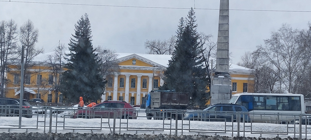 Петербургский уголок Барнаула. Демидовский столп. Едем на дачу. Здесь начало Змеиногорского тракта.