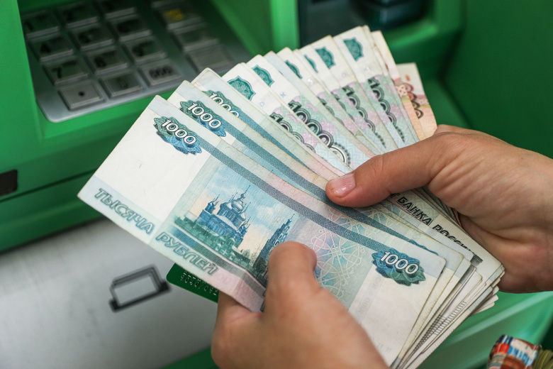 Почему аванс россиянам в марте придет меньше обычного? Эксперт рассказал о причинах — изменится ли зарплата?