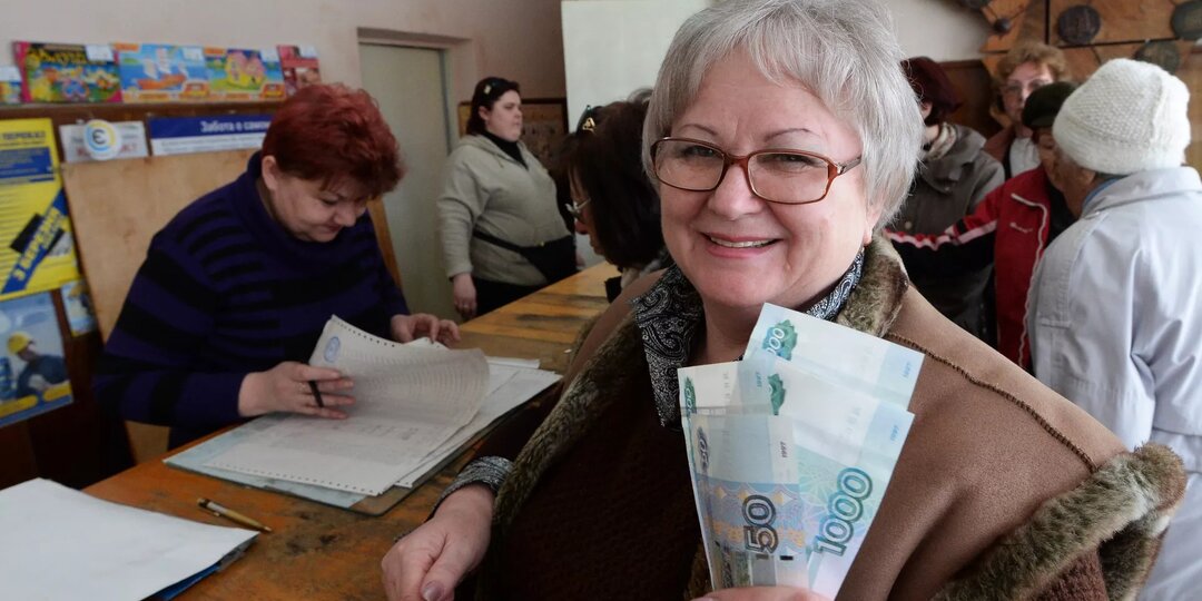 Пенсионерам назвали дату досрочных выплат в марте