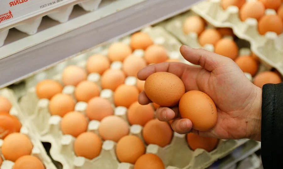 Яйца дорожают, но и дешевеют.