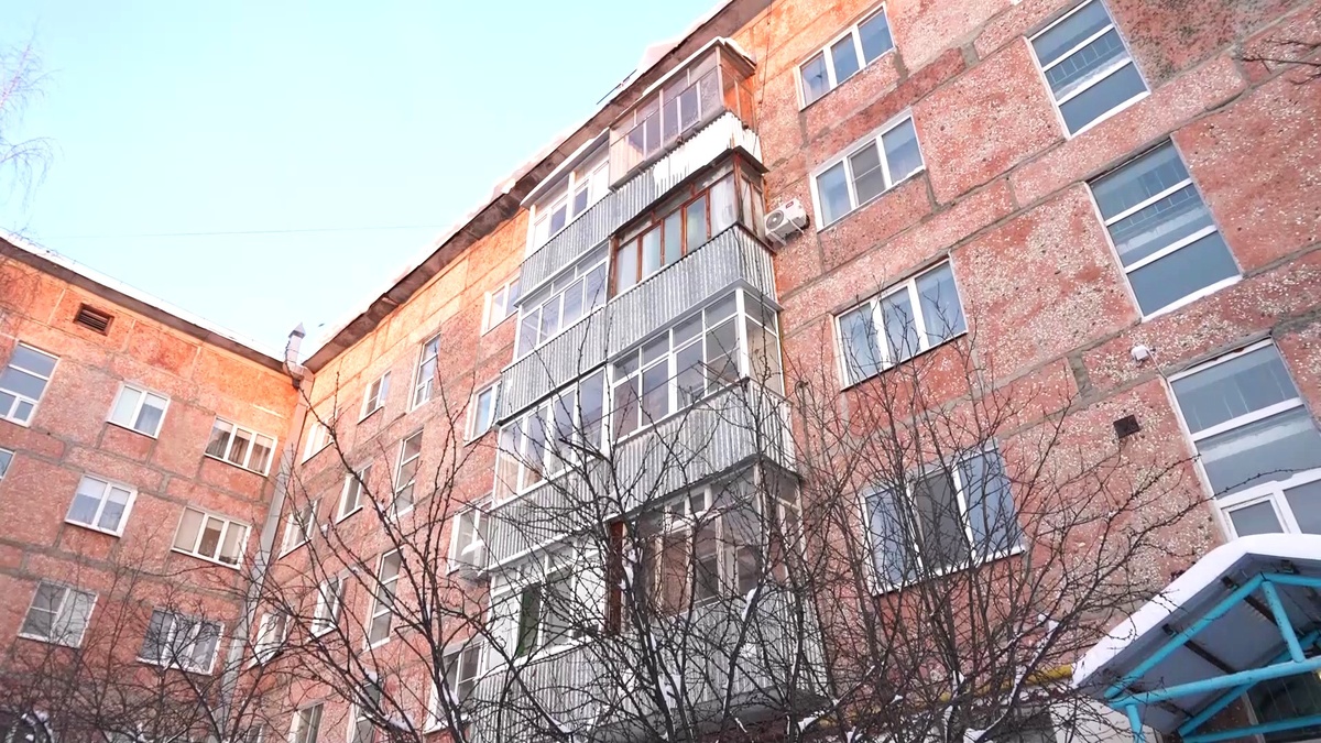    В Урае жители промерзающего дома добились утепления фасада