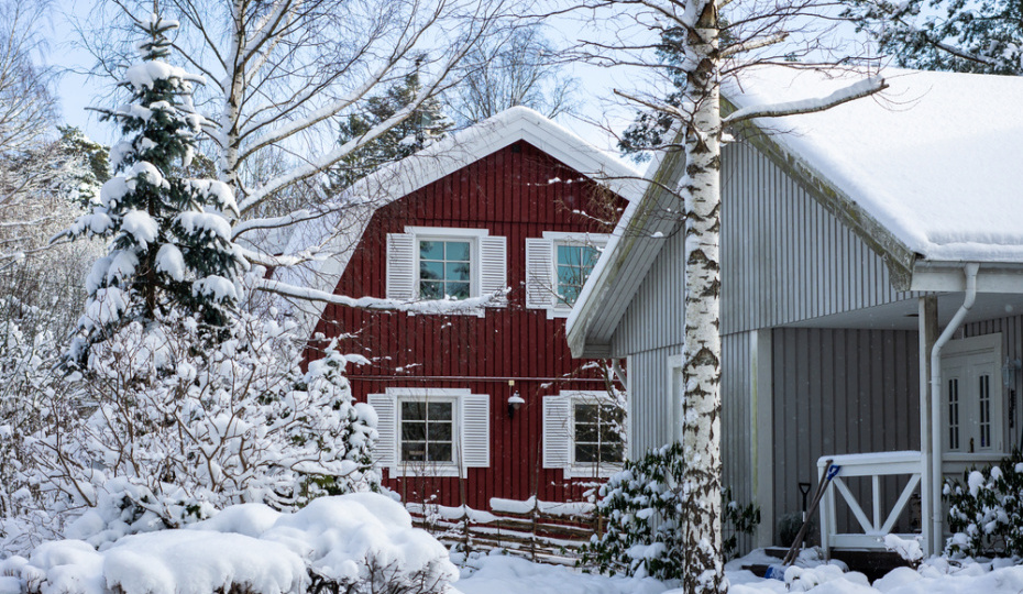 «Преступно мало»: Миронов потребовал от банков помогать россиянам со строительством одного типа частного жилья