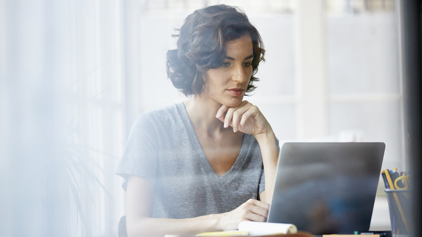 «Недополучили в аванс — получите в зарплату»: эксперт успокоил работников насчёт выплат в праздники