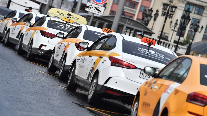 «Известия»: в России обсуждают ограничение тарифов на такси
