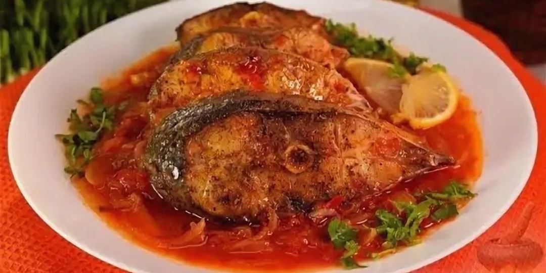 Сочная рыбка в томатном соусе для обеда или ужина