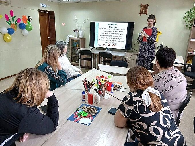 Участники мероприятия слушают Краузе Светлану Александровну