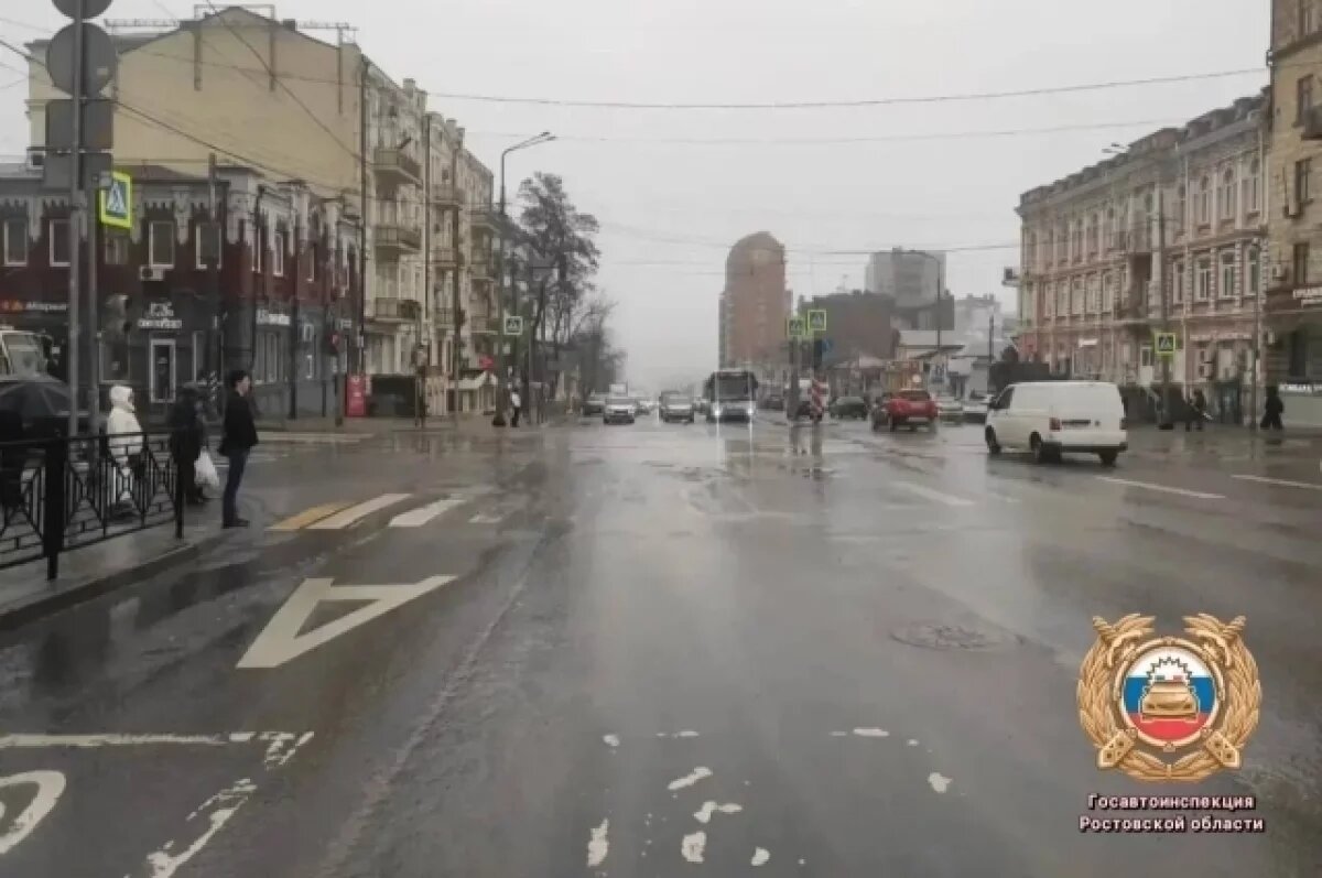    В центре Ростова грузовик сбил девушку на пешеходном переходе