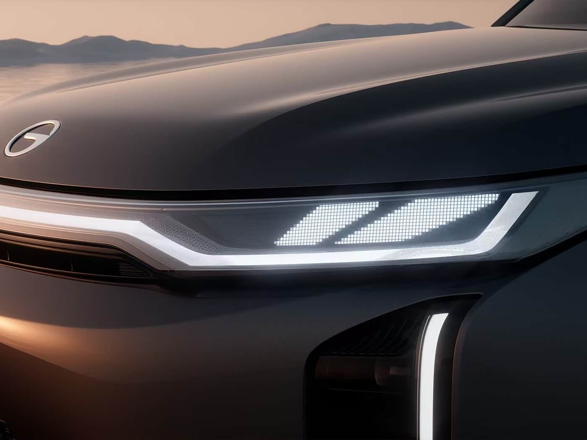 Необычные возможности передней светодиодной оптики кроссовера GAC S7