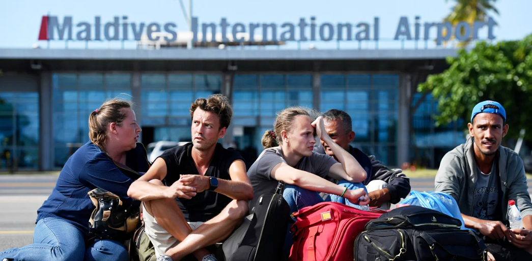 Россиян не пустили на борт самолета из-за гражданства на Мальдивах.Полный беспредел.