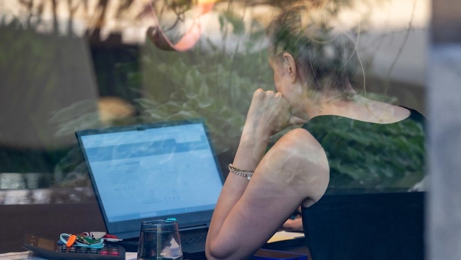    За работу в выходные с 7 по 9 сотрудники смогут получить двойную оплату Автор фото: Тихонов Михаил