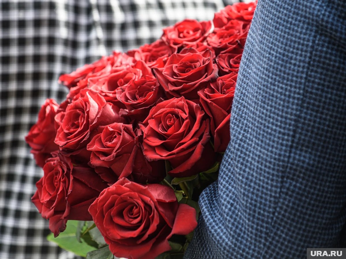     В основном дорогие букеты состоят из роз