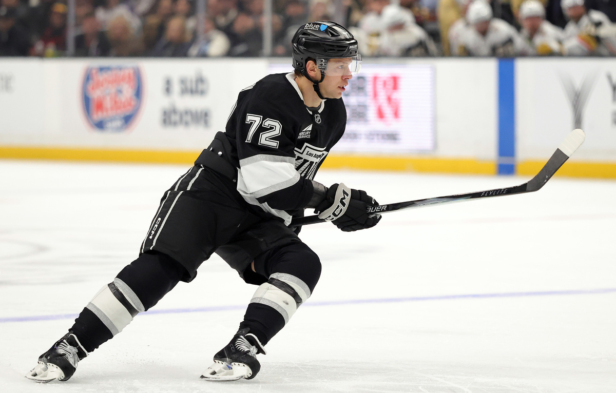    Нападающий "Лос-Анджелеса" Артемий Панарин  Ronald Martinez/Getty Images