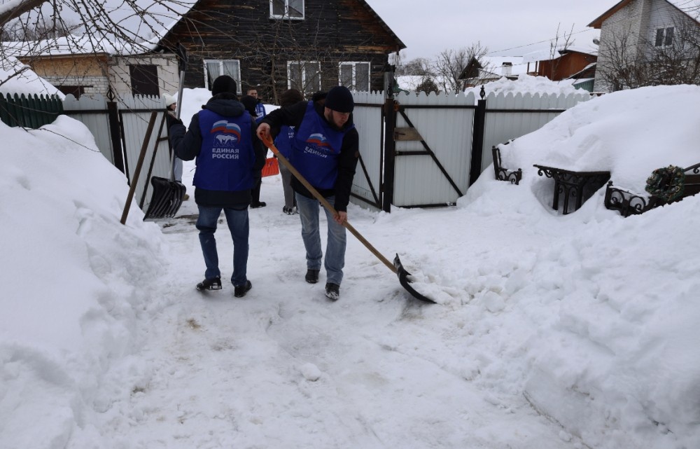    Активисты ЕР помогают нижегородцам готовиться к весеннему паводку