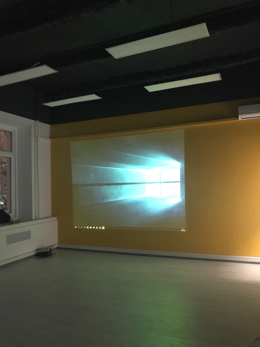 Трафаретная роспись через проектор