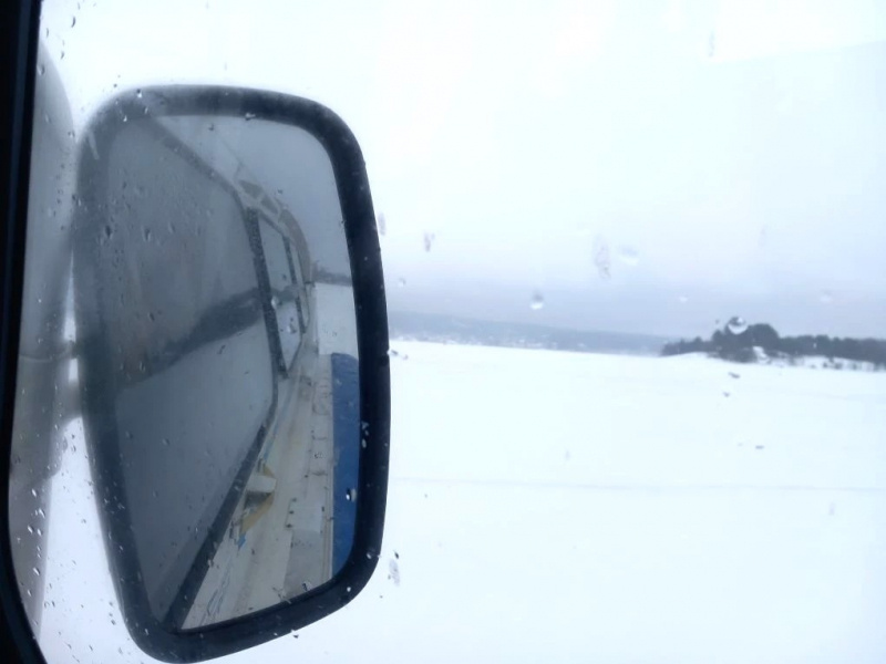    Лед в заливе Ладожского озера в Карелии стремительно таетКарельская поисково-спасательная служба / VK