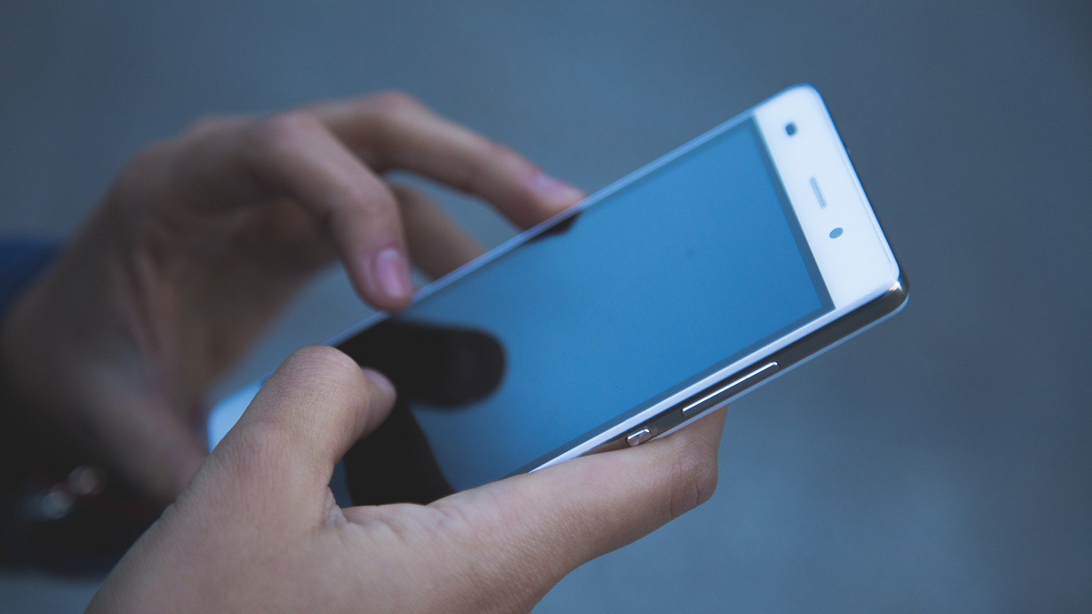    Телефон смартфон мобильный руки скорее женские