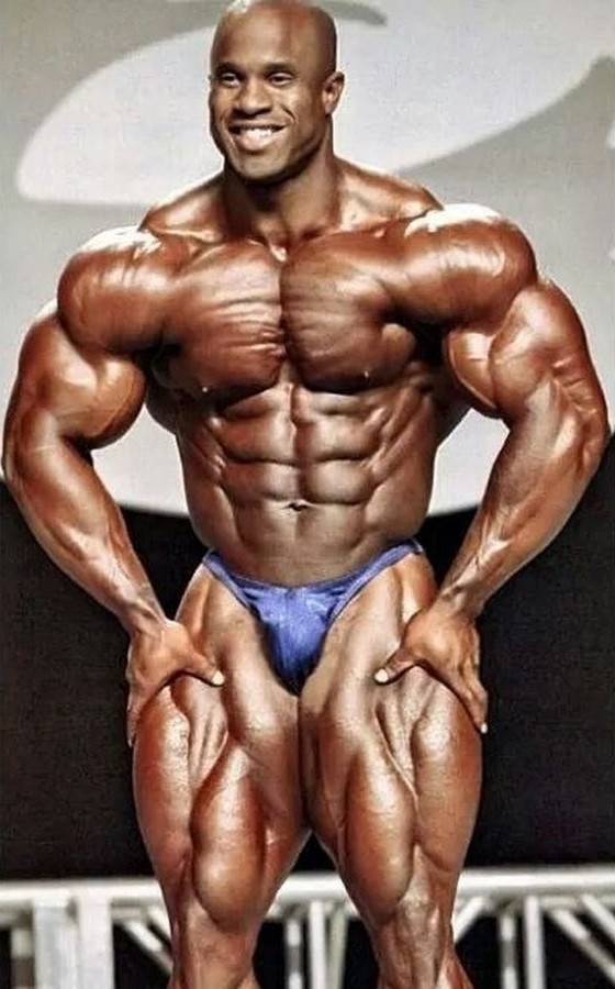 Виктор Мартинес (исп. Víctor Martínez) — профессиональный бодибилдер.