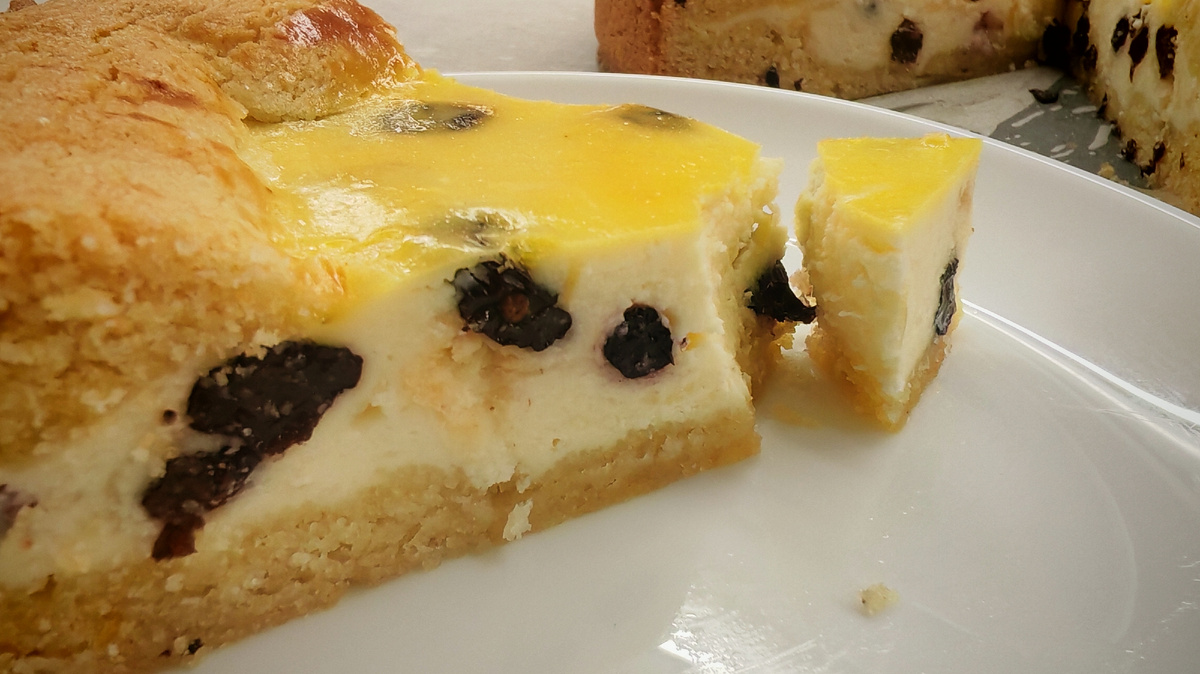 Королевская ватрушка — песочный пирог с творожной начинкой