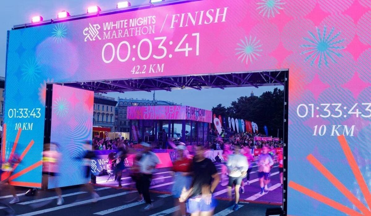     Забег "Белые ночи". Источник: t.me/Piotrovsky Автор фото: Борис Пиотровский