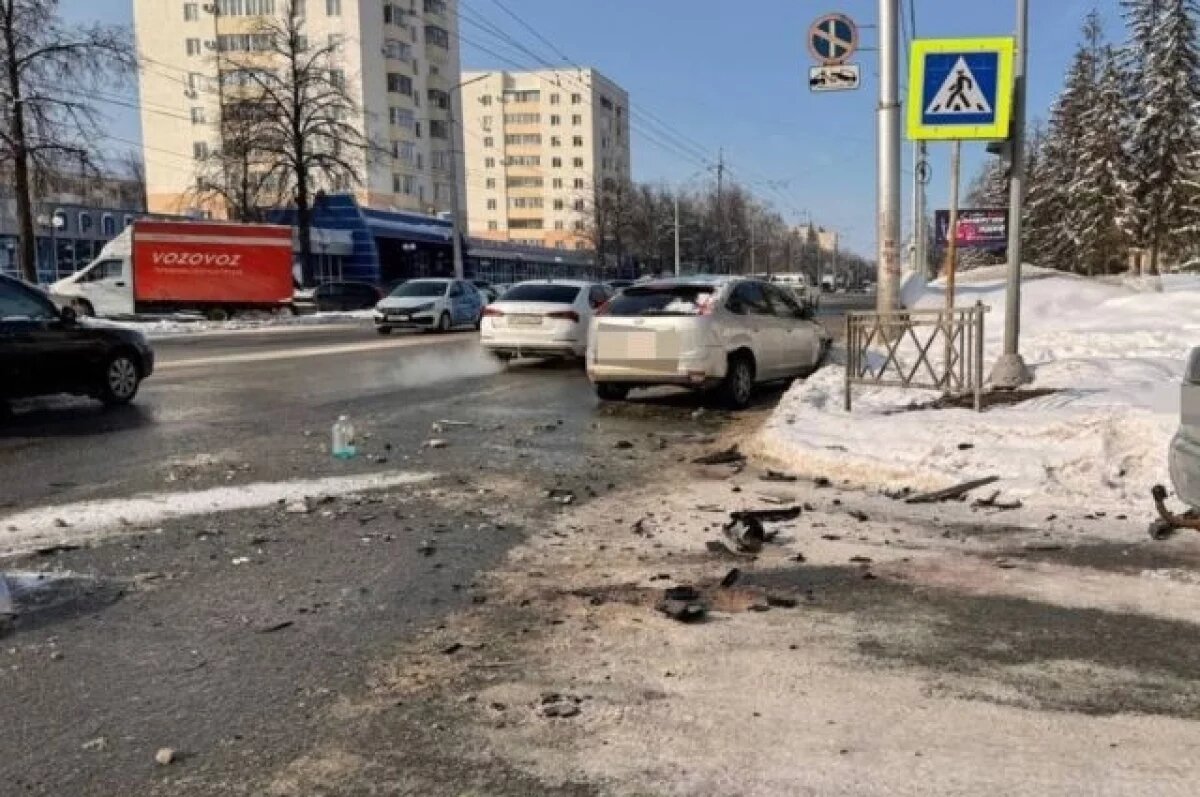    В Уфе столкнулись иномарки - пострадали две маленькие девочки