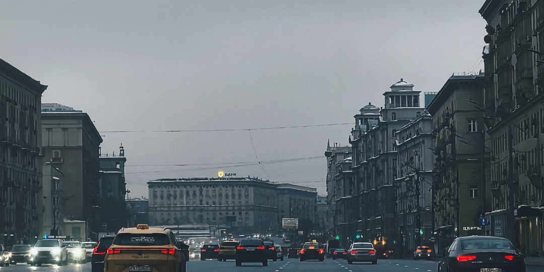 Между долгом и подругой