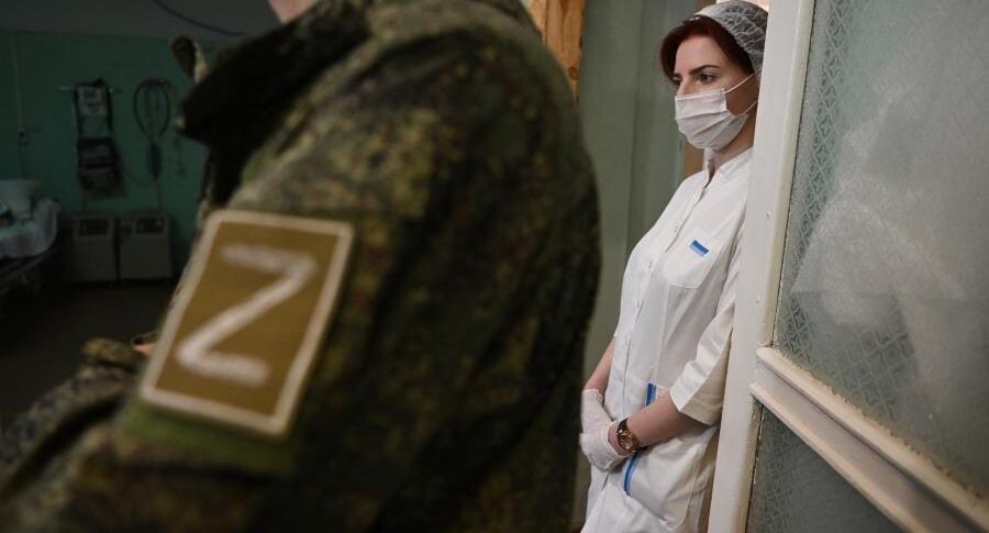 Ангелы-хранители на фронте: женщин-медиков поздравили с 8 Марта