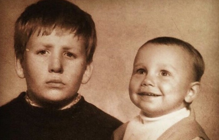    Юный Станислав Дужников с сестрой: детство, полное приключений и перемен.