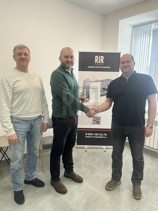 Генеральный директор ООО «Торговый дом «АСС» Никонов Сергей в офисе завода зерносушилок RIR