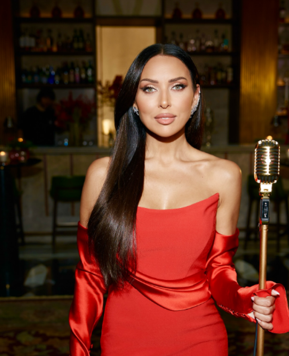    Алсу. Источник: inst/alsou_a *