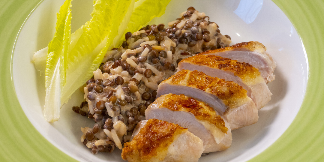 Чечевица с рисом и курицей в сырном соусе