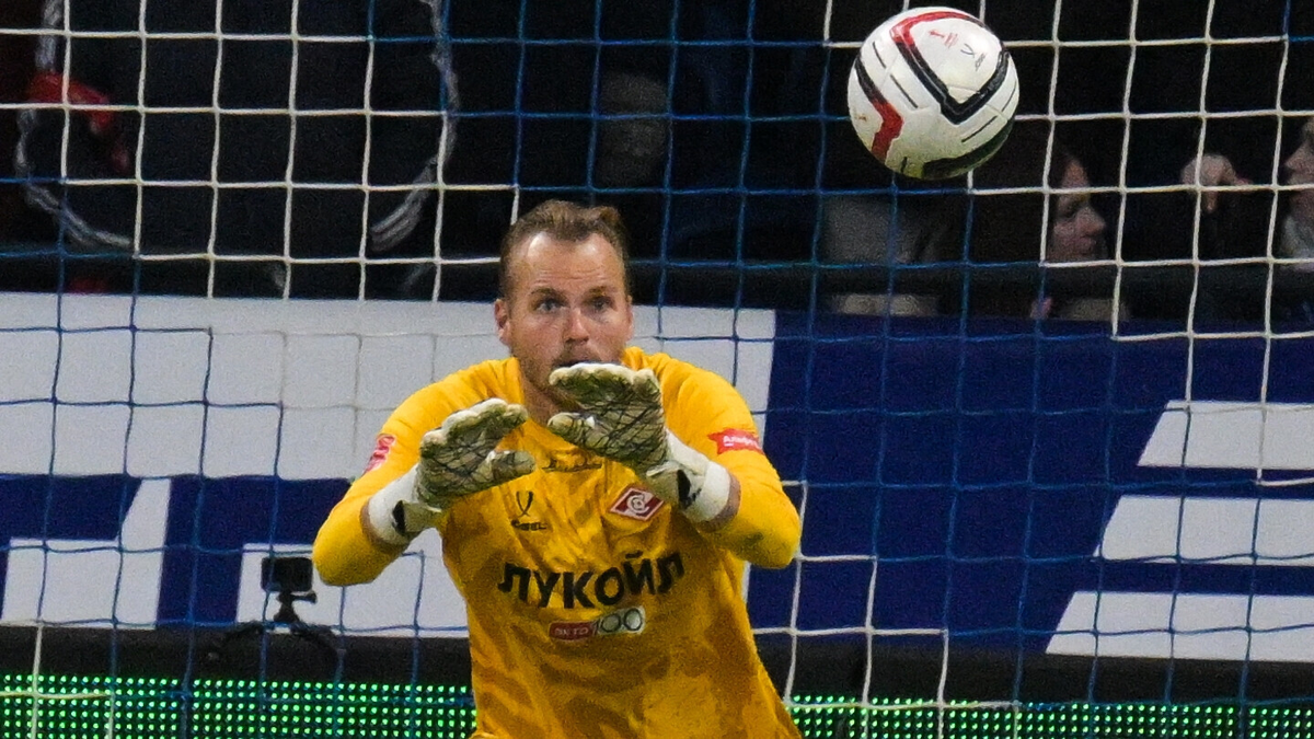 Вратарь "Спартака" Александр Максименко прпустил 5 мячей от "Динамо". Фото из интернета.