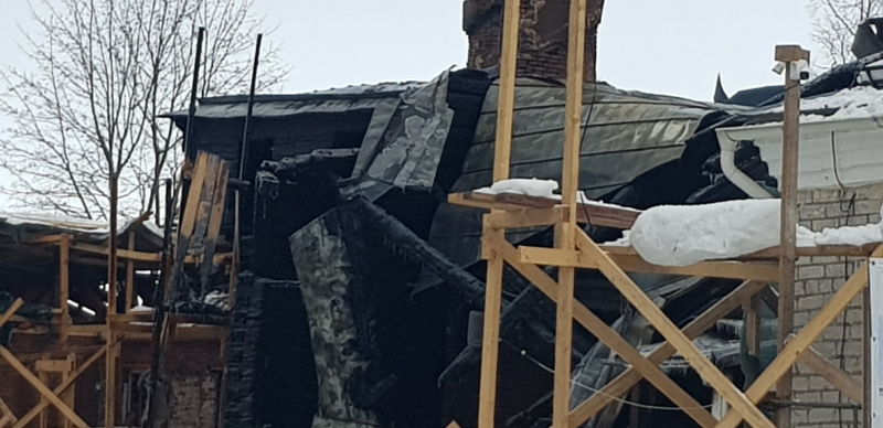    Движение перекрыто в центре Петрозаводска около места пожар в Доме горного начальника Ирина Меркова