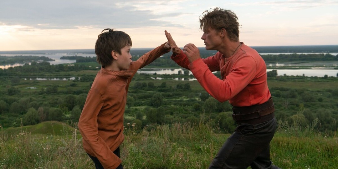 Что смотреть в праздничные выходные: 9 фильмов и сериалов, которые не дадут заскучать