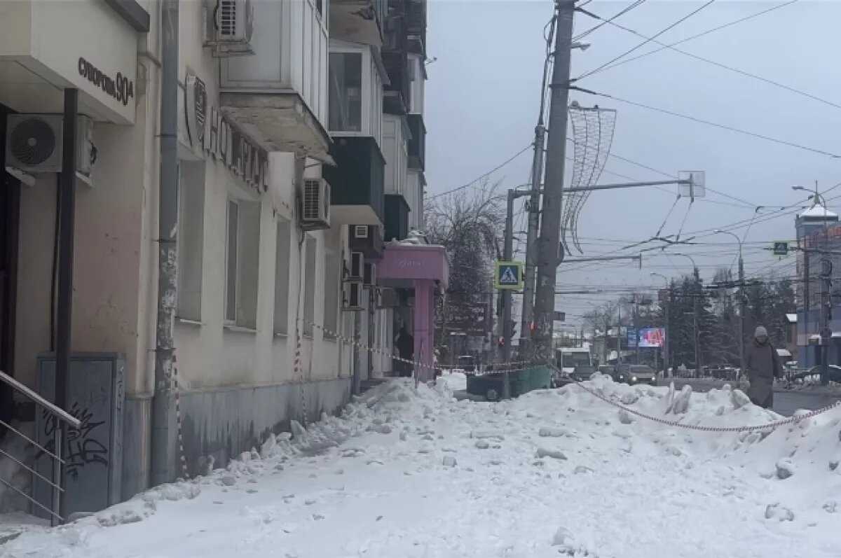    В Пензе предупреждали: на доме, у которого пострадал подросток, лежал лёд