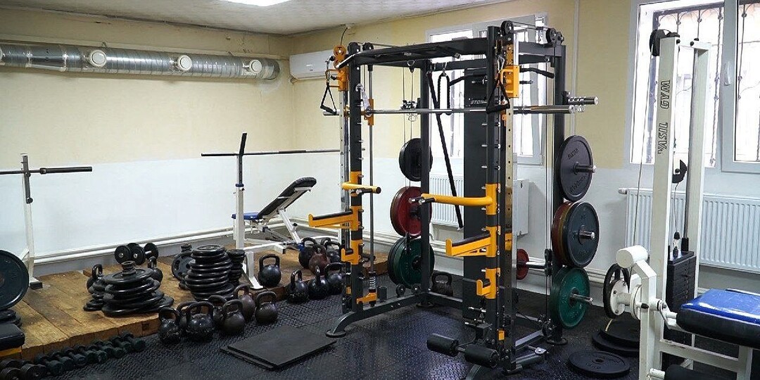 «Такие занятия подходят только полностью здоровым людям»: врач рассказала о рисках тренировок в горячем зале