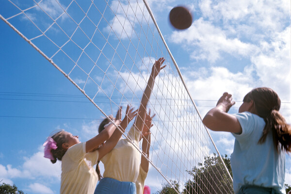 Соревнования по волейболу в пионерском лагере «Орленок», 1974 год / Валерий Шустов/РИА Новости   📷
