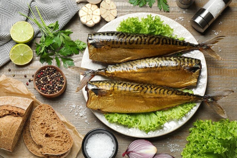    Лосось, скумбрия, сельдь - хороший источник витамина D. Фото © freepik.com