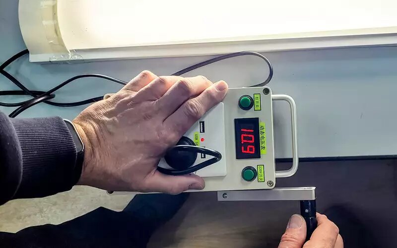 Устройство Gulley XD‑220 может поделиться высоким напряжением постоянного тока свыше 220 В. Для бытового светодиодного светильника – то, что надо.малогабаритные динамо-машины с ручным приводом экспертиза За рулем
📷
