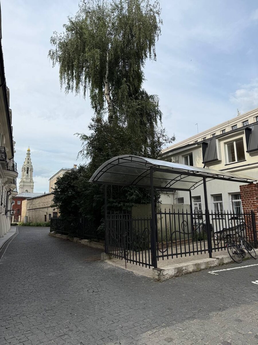 Навес и вход в дом семьи Розановых