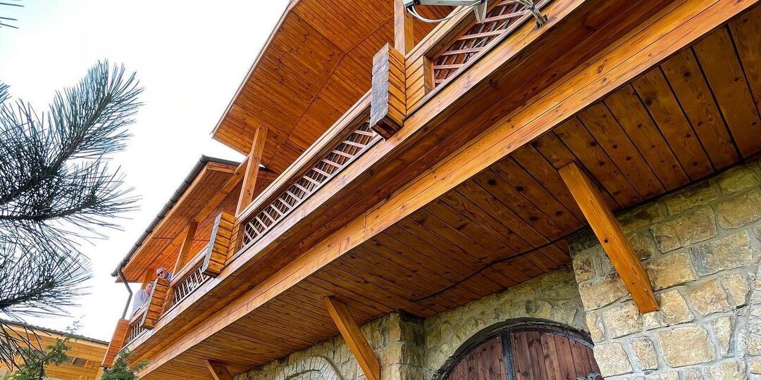 Интерьер мансарды в загородном доме: как превратить чердак в любимое место в доме