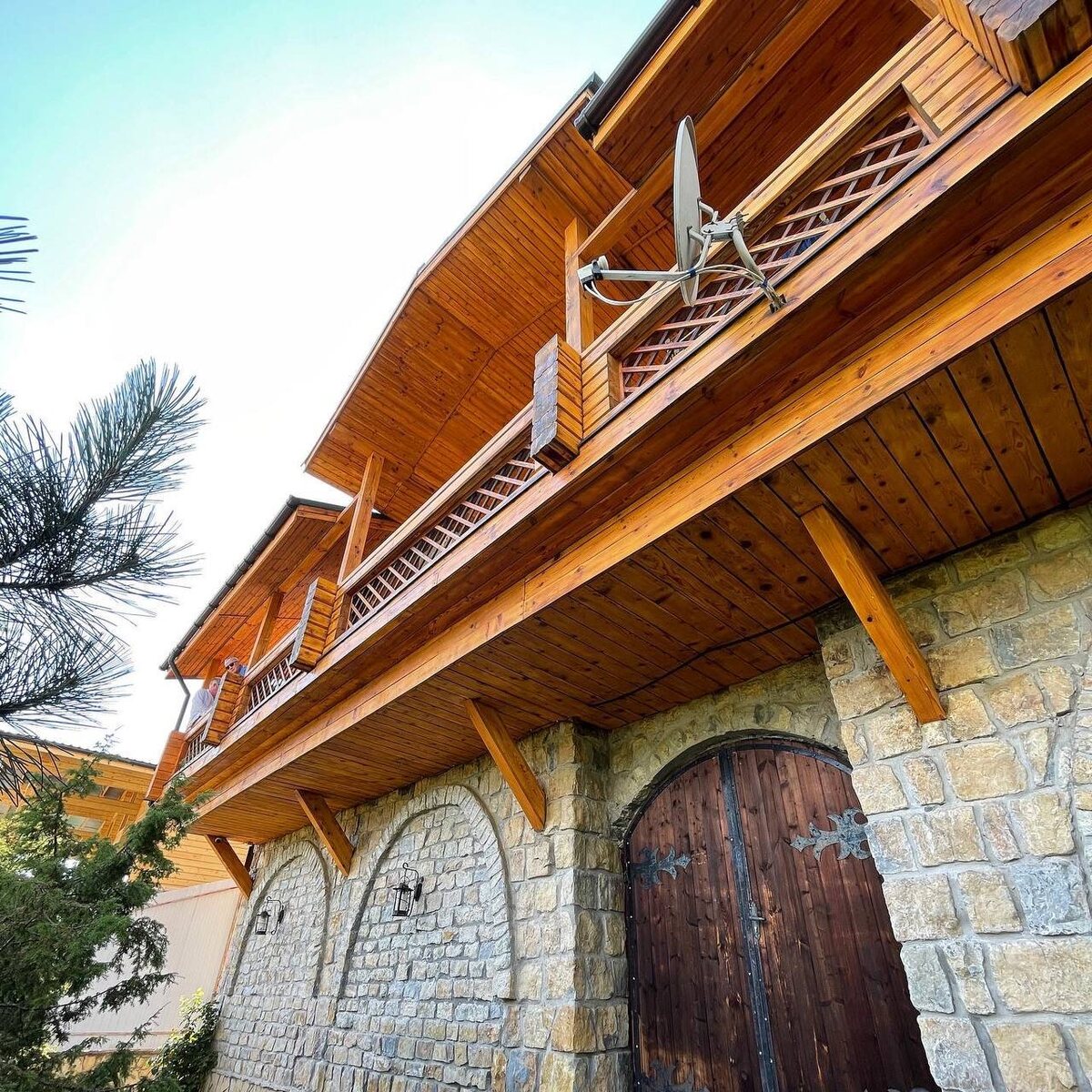 На фото: работа компании «Wood home»