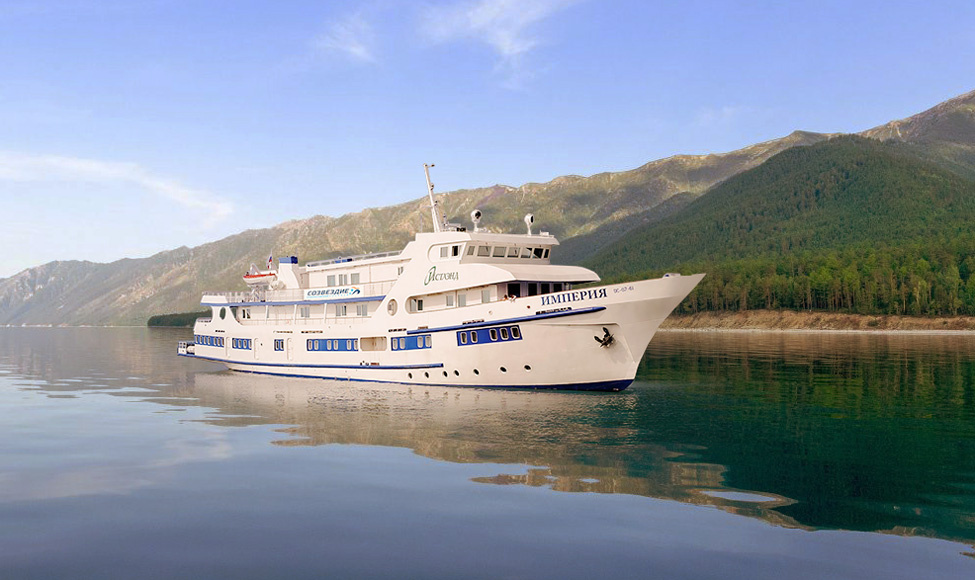 Теплоход Империя на Байкале