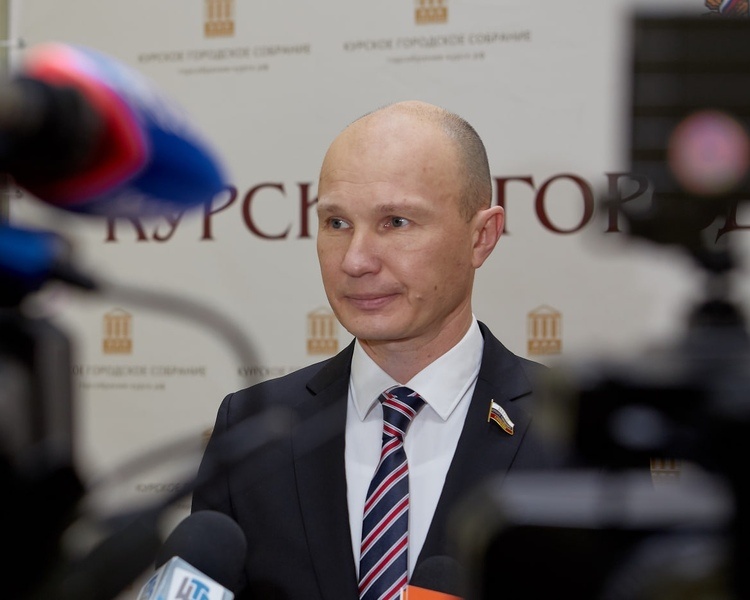     В Курской области Владимир Токарев перестал быть членом партии ЕР